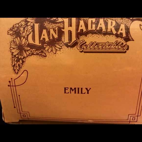 Jan Hagara's Figurine "Emily" 1984-85 Edition - Picture 4 of 4